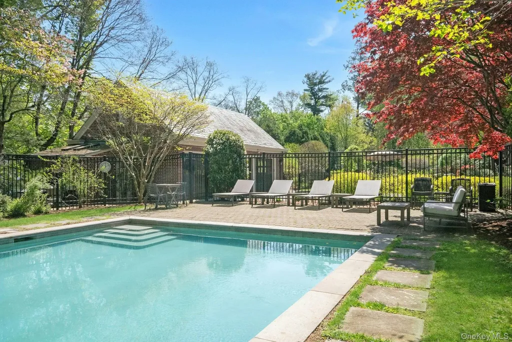 7 Forest Circle New Rochelle NY 10804