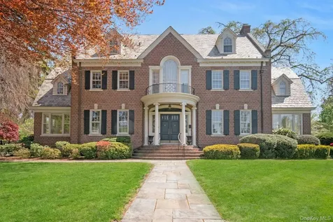 7 Forest Circle New Rochelle NY 10804