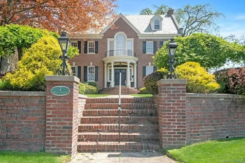 7 Forest Circle New Rochelle NY 10804