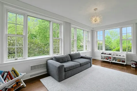 7 Forest Circle New Rochelle NY 10804