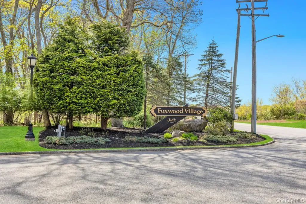 1407 Middle Calverton NY 11933