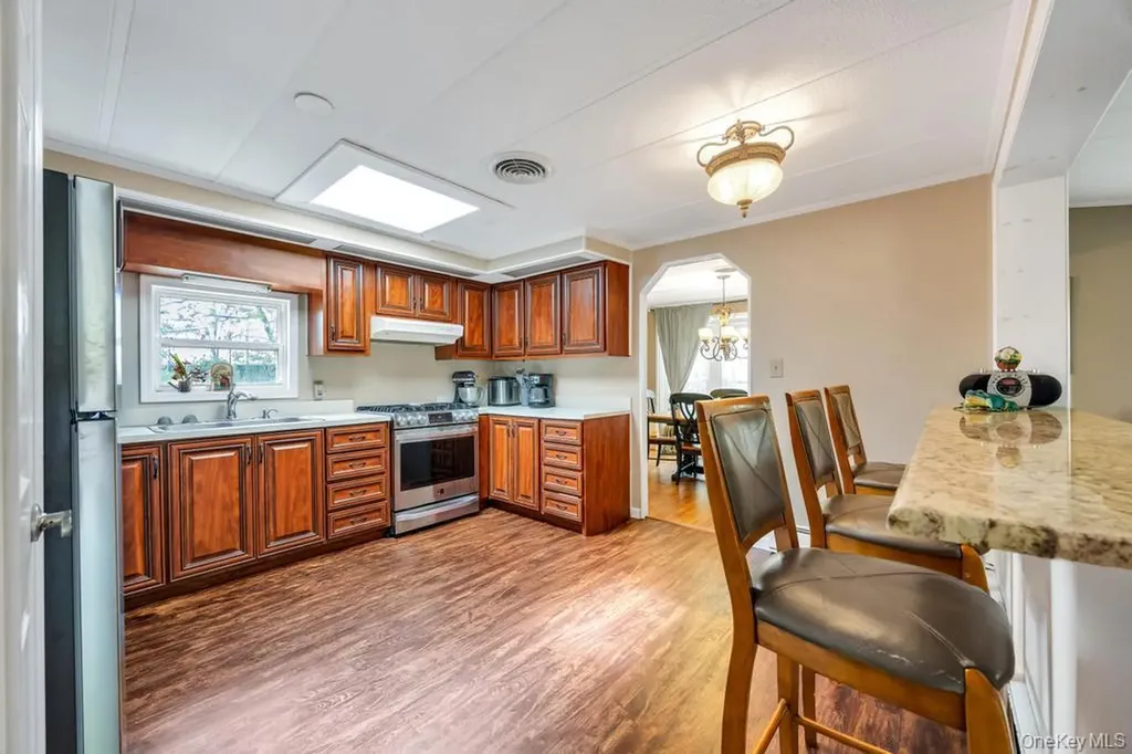 1407 Middle Calverton NY 11933