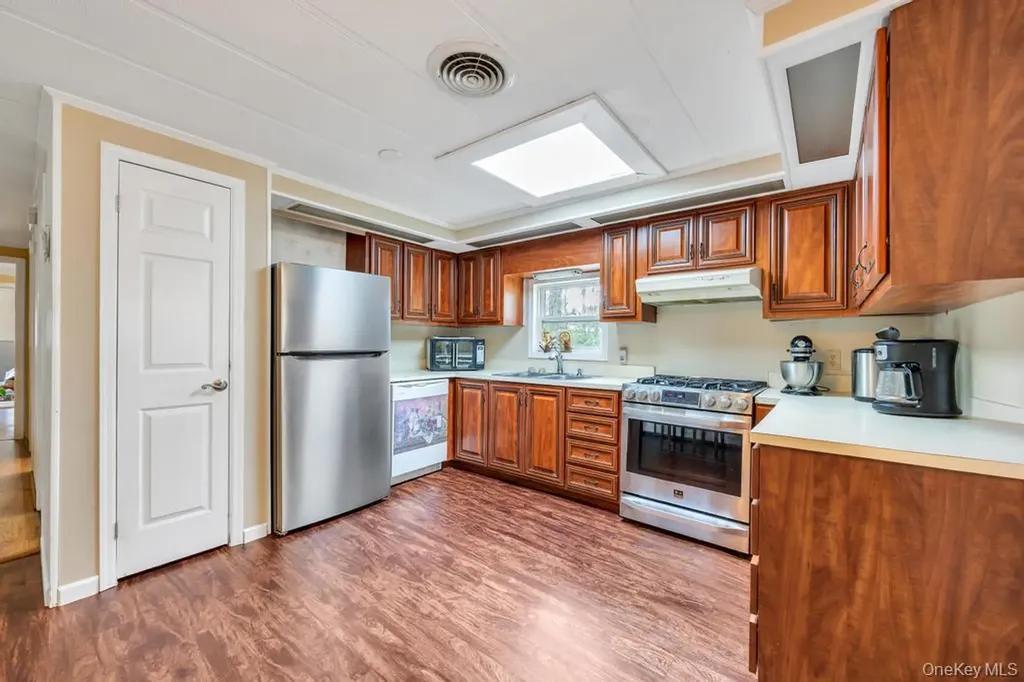 1407 Middle Calverton NY 11933