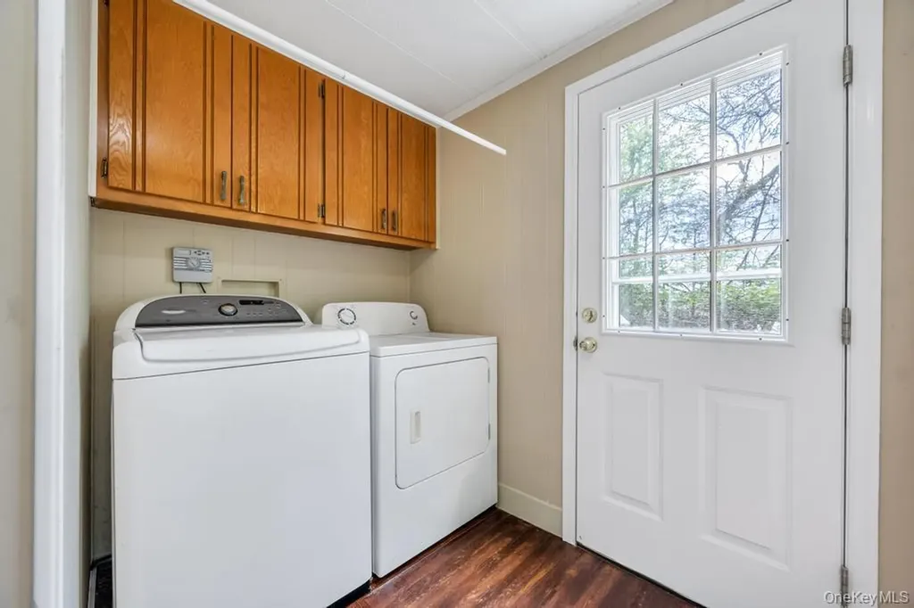 1407 Middle Calverton NY 11933