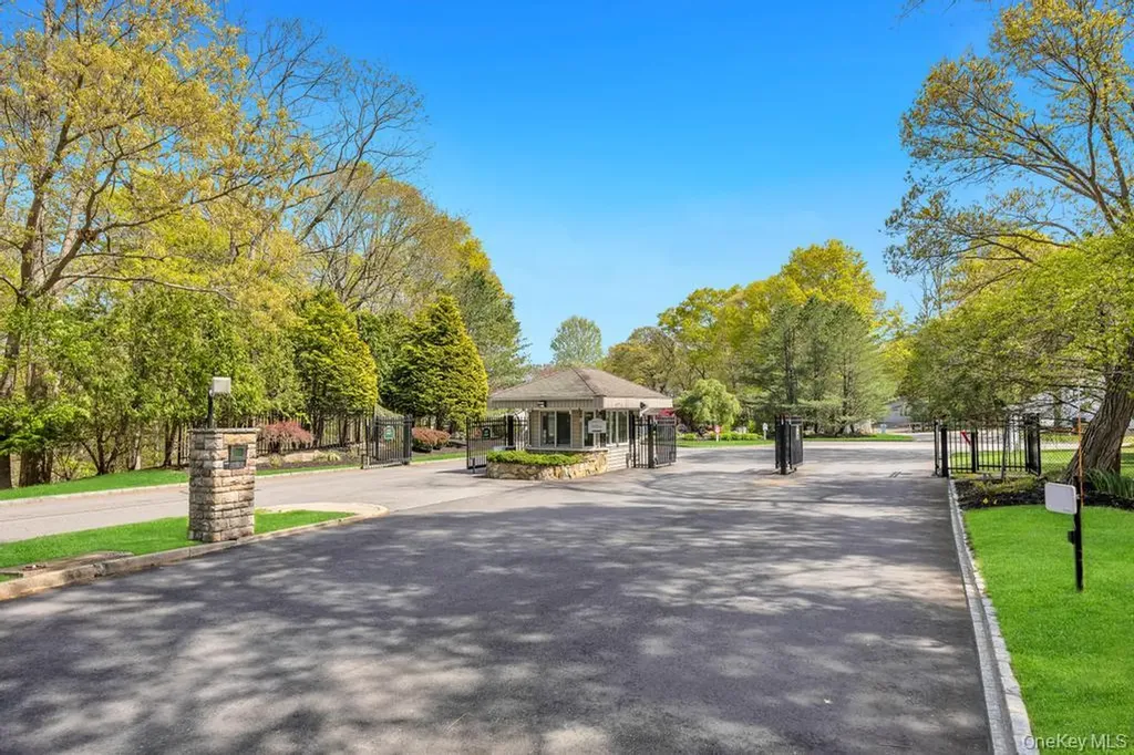 1407 Middle Calverton NY 11933