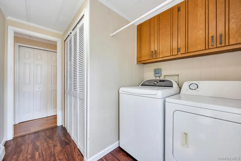 1407 Middle Calverton NY 11933