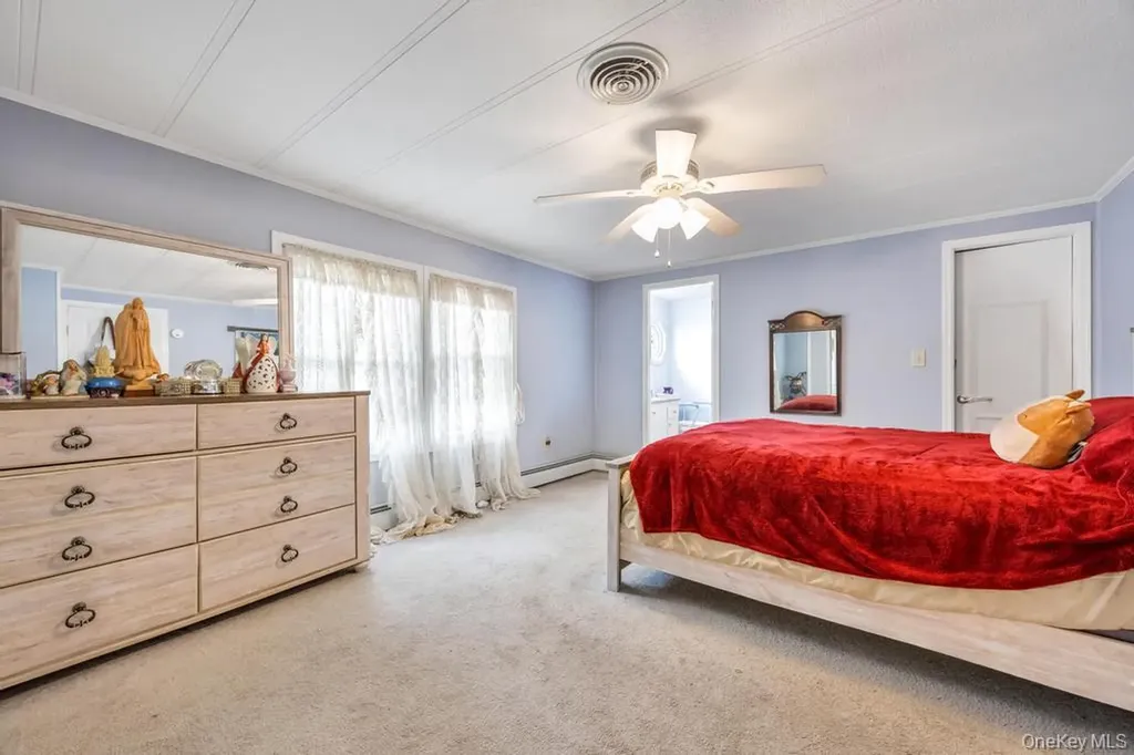 1407 Middle Calverton NY 11933