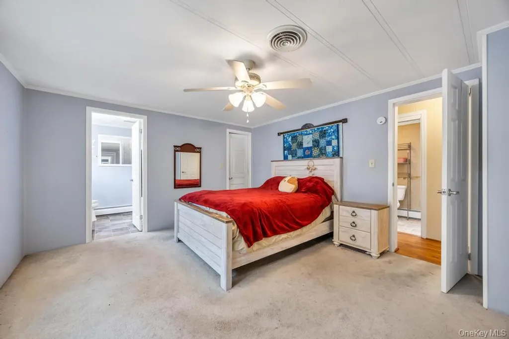 1407 Middle Calverton NY 11933