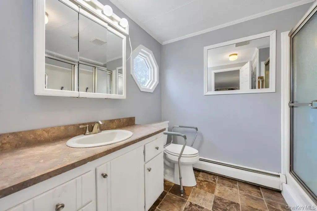 1407 Middle Calverton NY 11933
