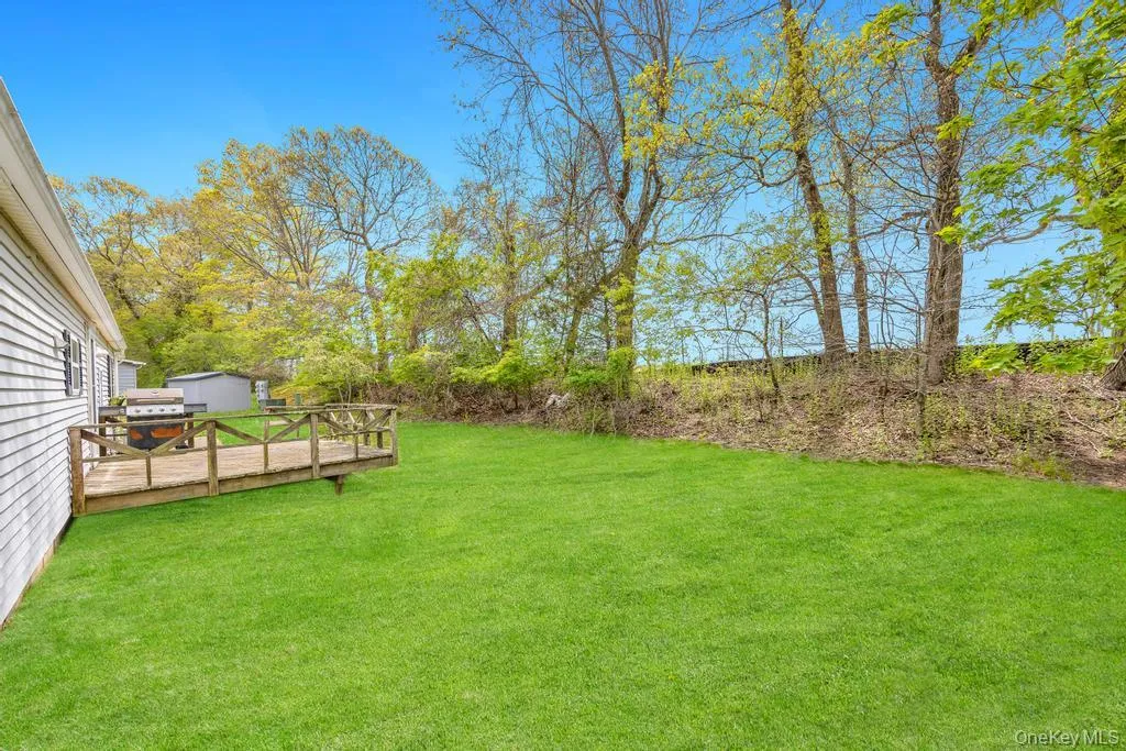 1407 Middle Calverton NY 11933