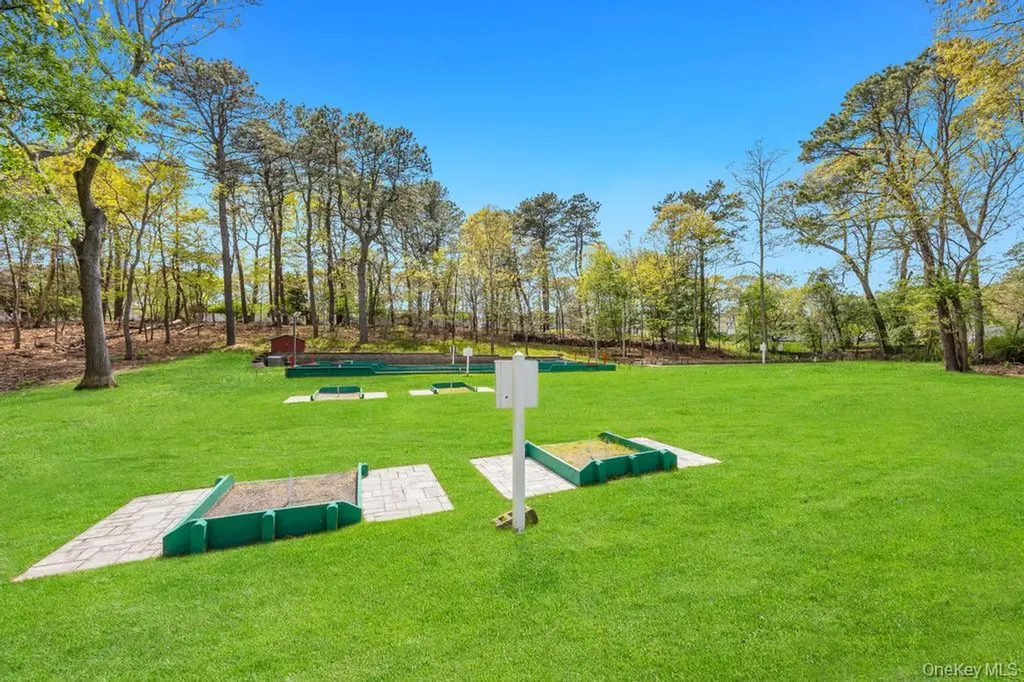 1407 Middle Calverton NY 11933