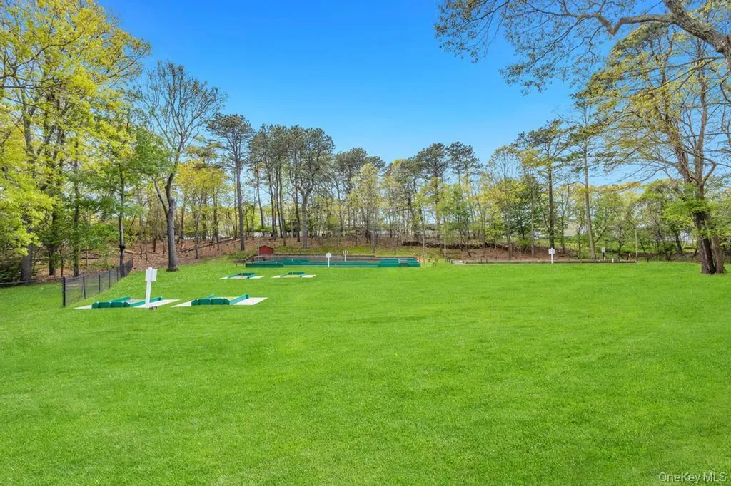 1407 Middle Calverton NY 11933