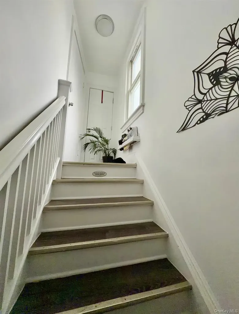 46 E Melrose Street Valley Stream NY 11580