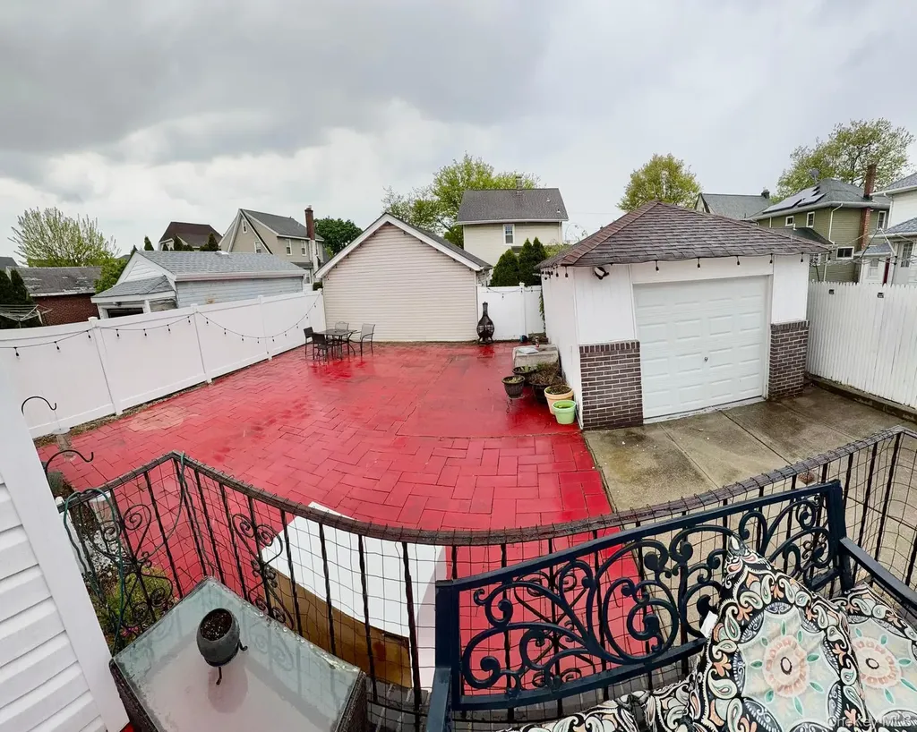46 E Melrose Street Valley Stream NY 11580