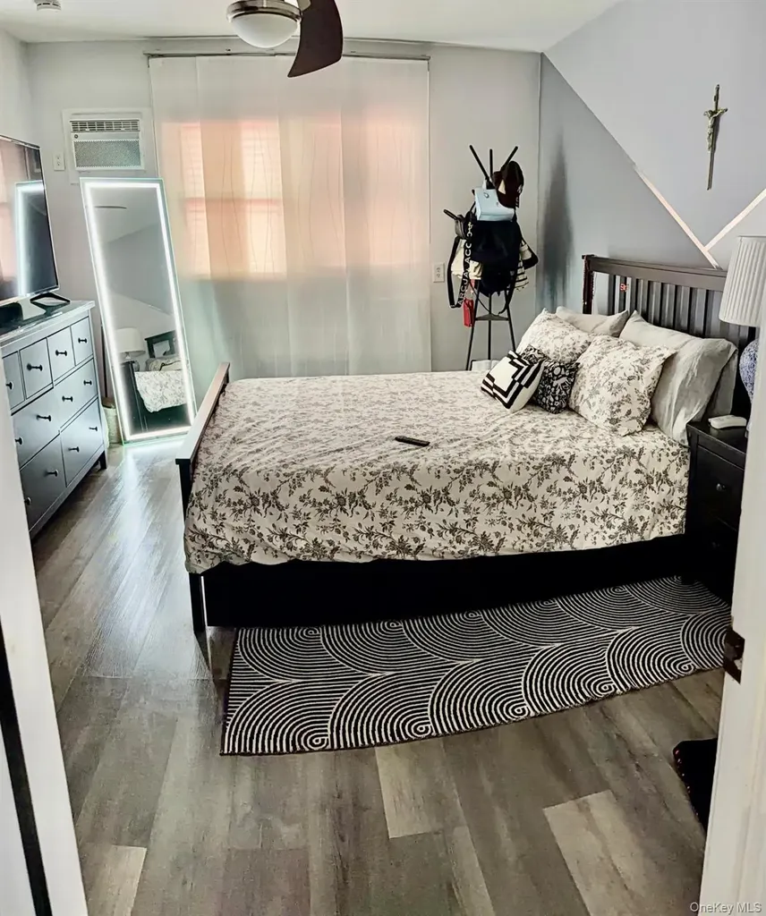 46 E Melrose Street Valley Stream NY 11580