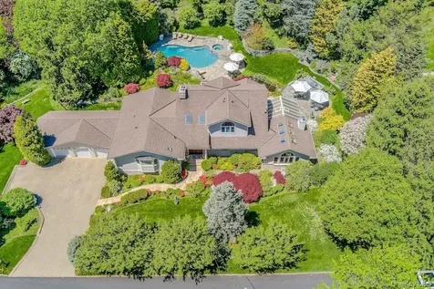 1 Rock Hill Lane Scarsdale NY 10583