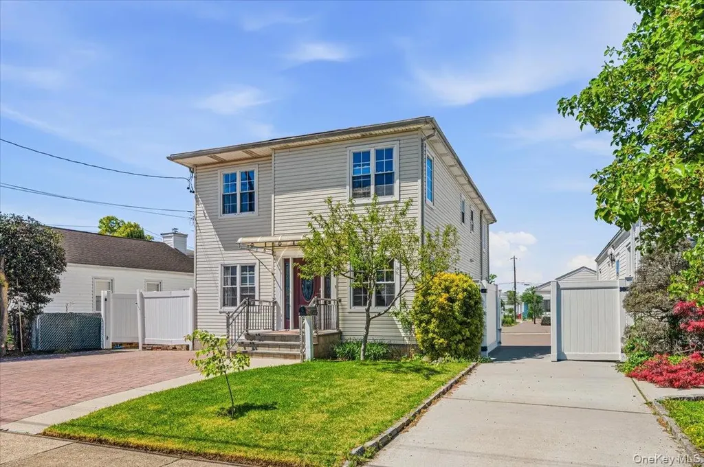 109 Gordon Avenue Westbury NY 11590