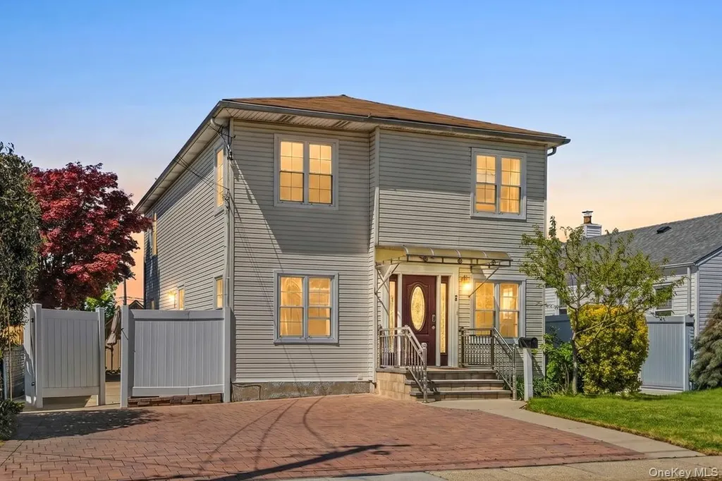 109 Gordon Avenue Westbury NY 11590