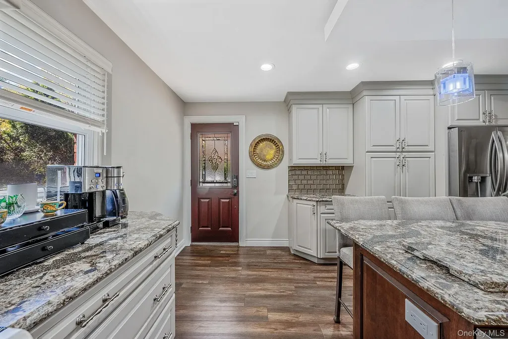 193 Dix Hills Road Dix Hills NY 11746