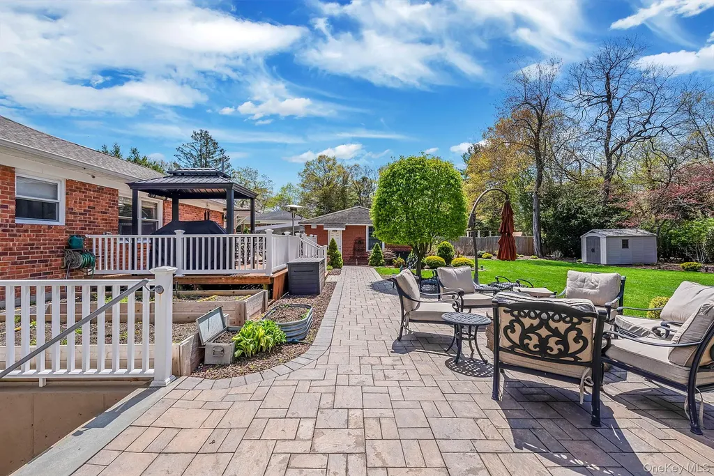 193 Dix Hills Road Dix Hills NY 11746