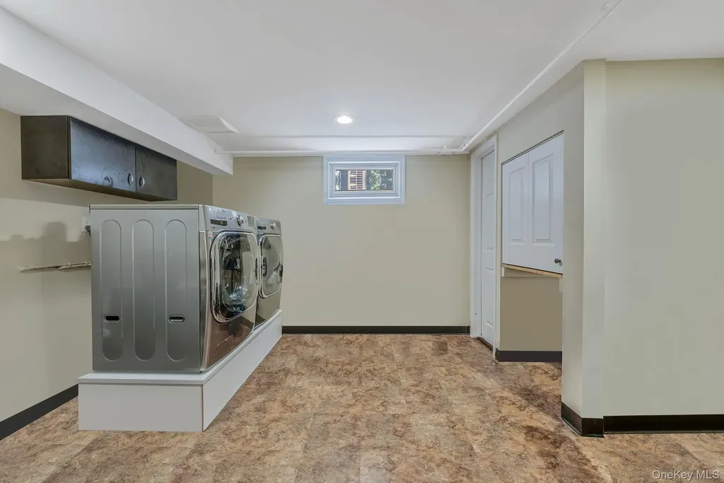 193 Dix Hills Road Dix Hills NY 11746