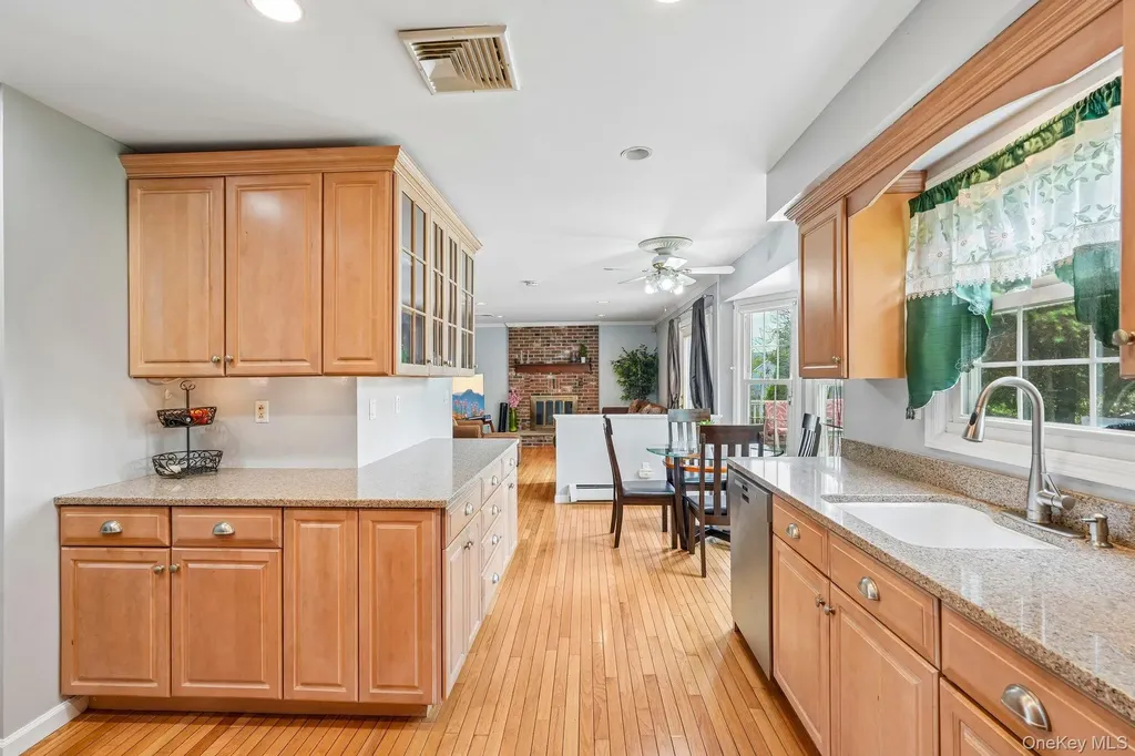 12 Buttermilk Drive New Windsor NY 12553