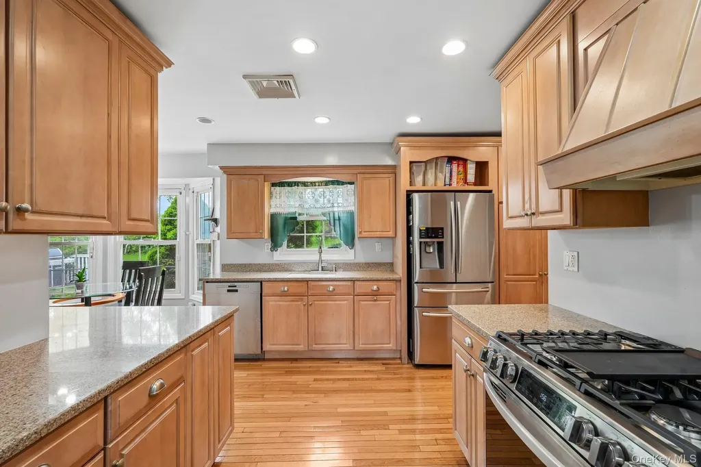 12 Buttermilk Drive New Windsor NY 12553
