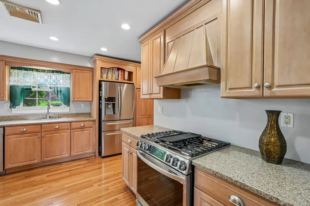 12 Buttermilk Drive New Windsor NY 12553