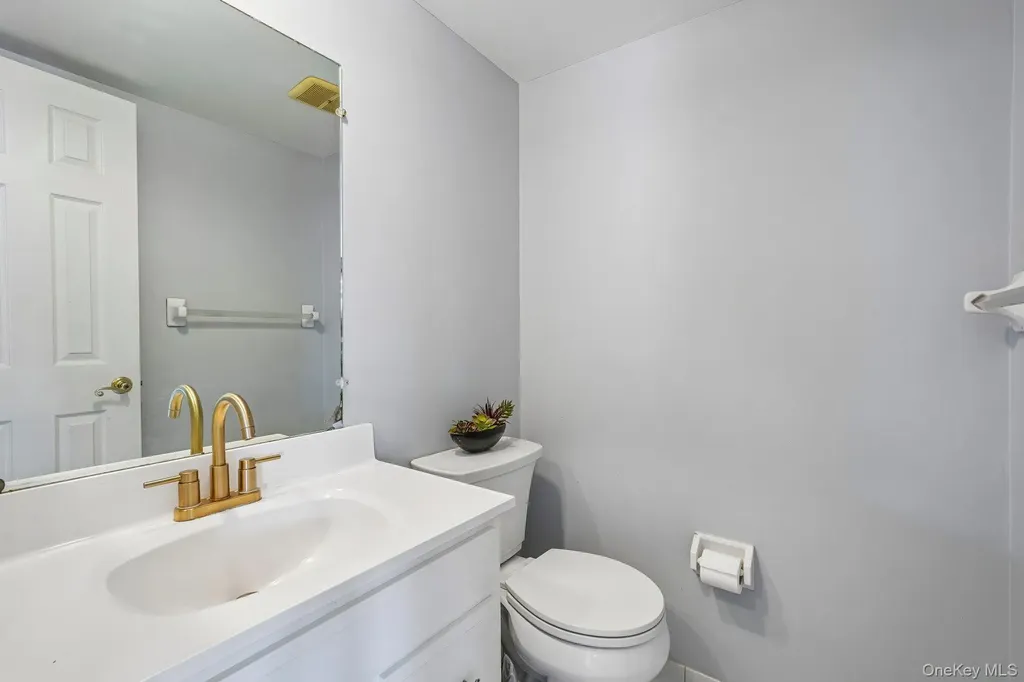 12 Buttermilk Drive New Windsor NY 12553