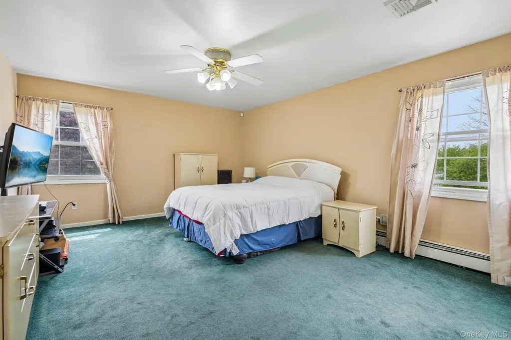 12 Buttermilk Drive New Windsor NY 12553