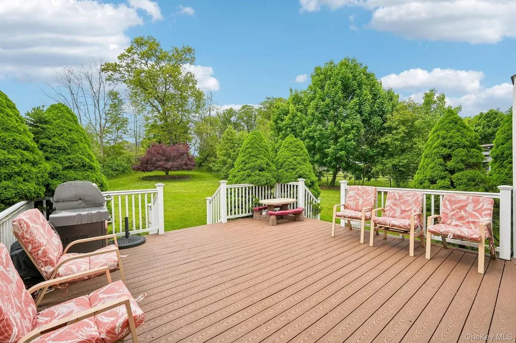 12 Buttermilk Drive New Windsor NY 12553