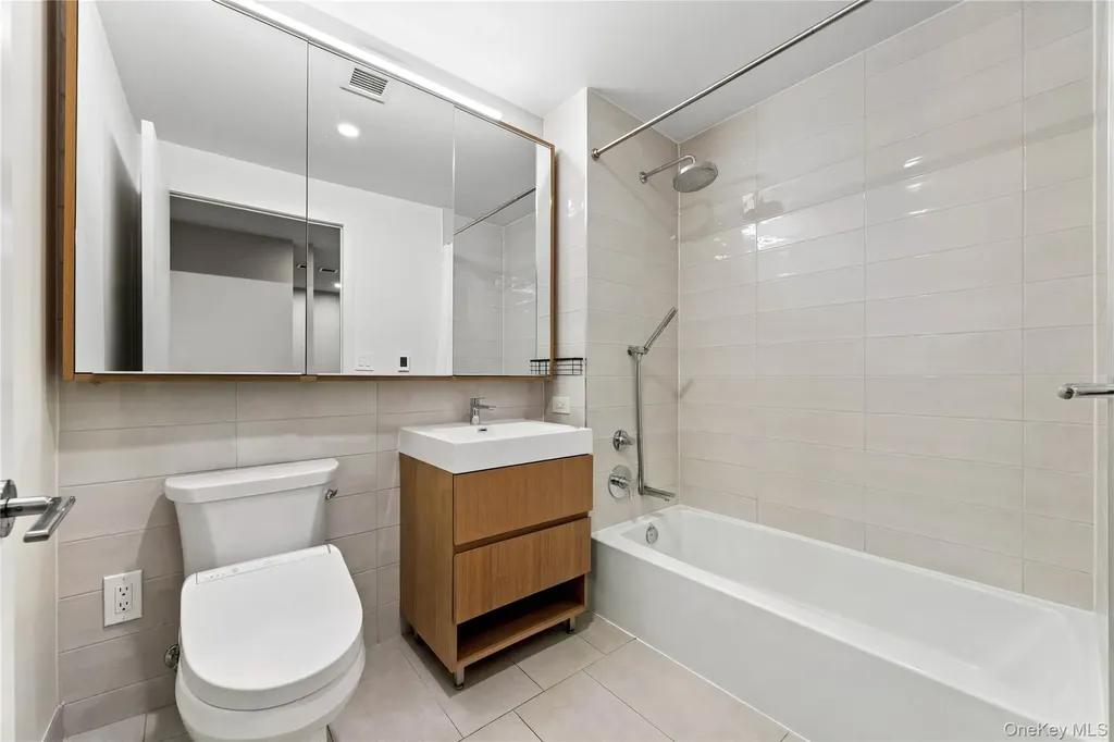 131-02A 40th Road Flushing NY 11354