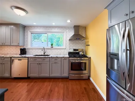 23 Caywood Place Hyde Park NY 12538