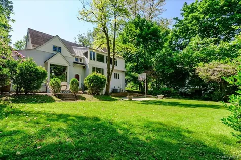 27 Ridge Drive E Great Neck NY 11021