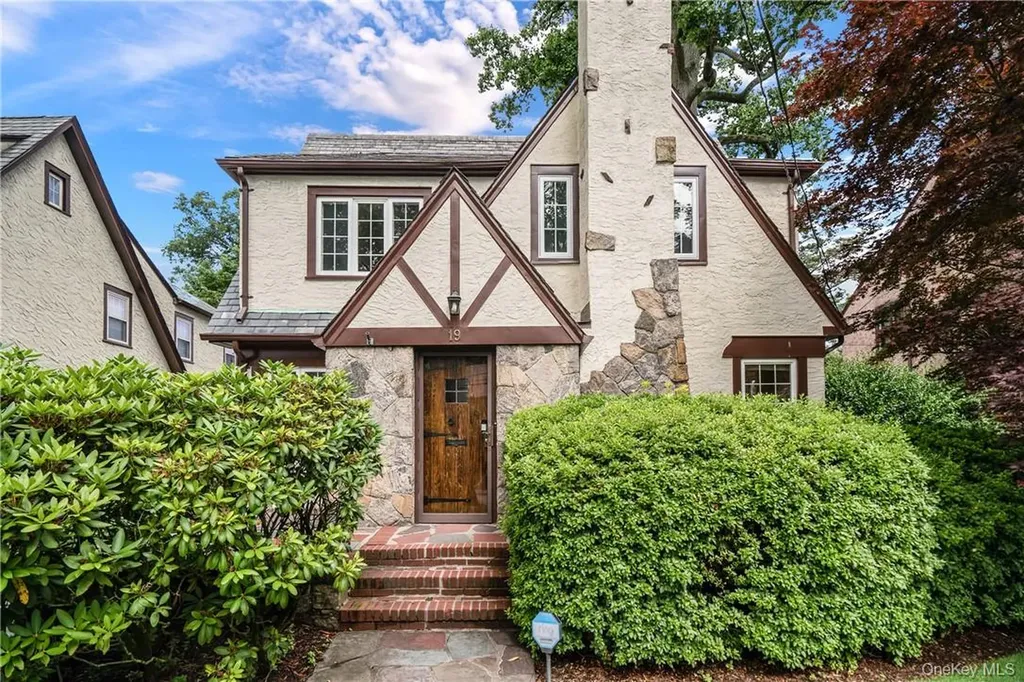 19 Hamilton Road Scarsdale NY 10583