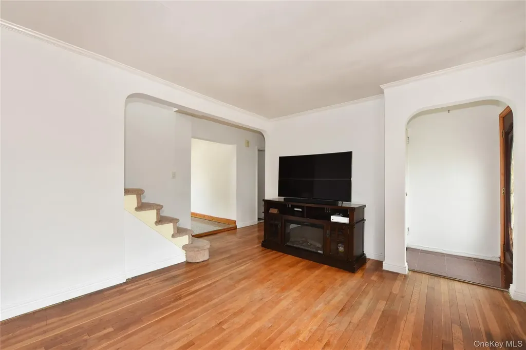 916 Center Drive Franklin Square NY 11010