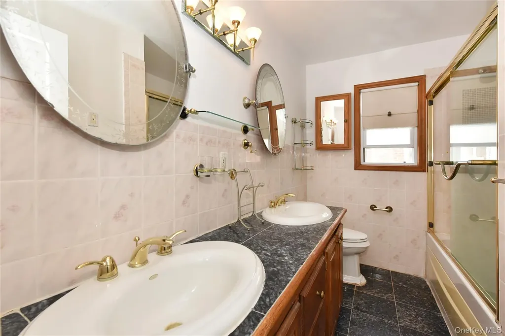 916 Center Drive Franklin Square NY 11010
