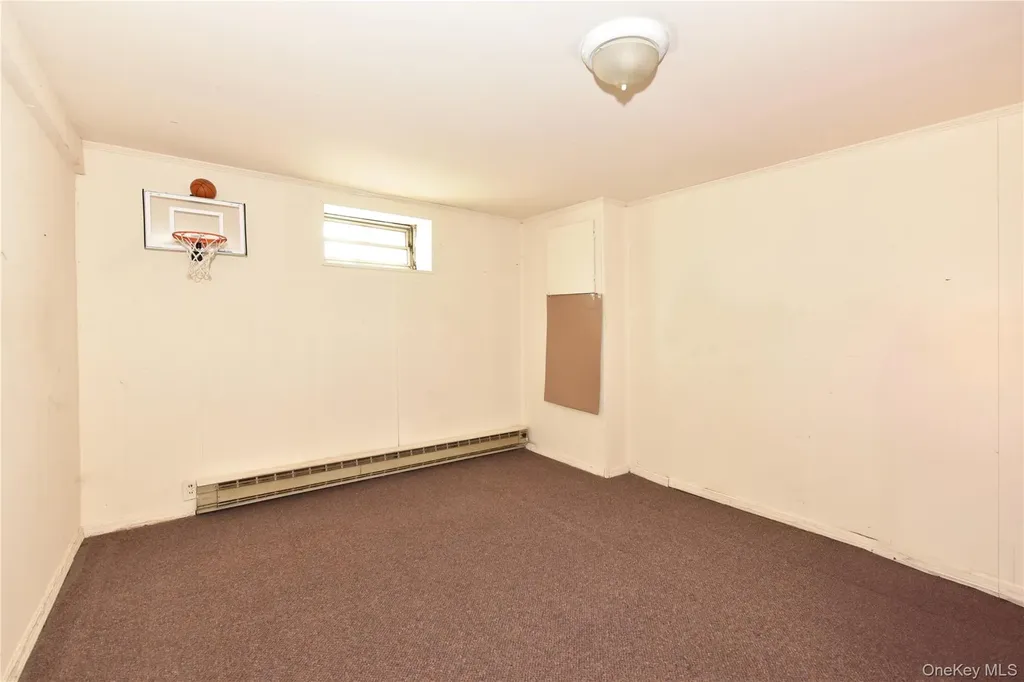 916 Center Drive Franklin Square NY 11010