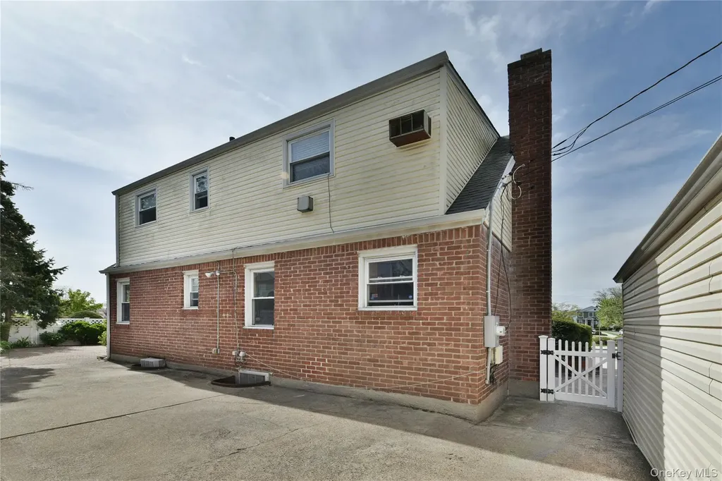916 Center Drive Franklin Square NY 11010