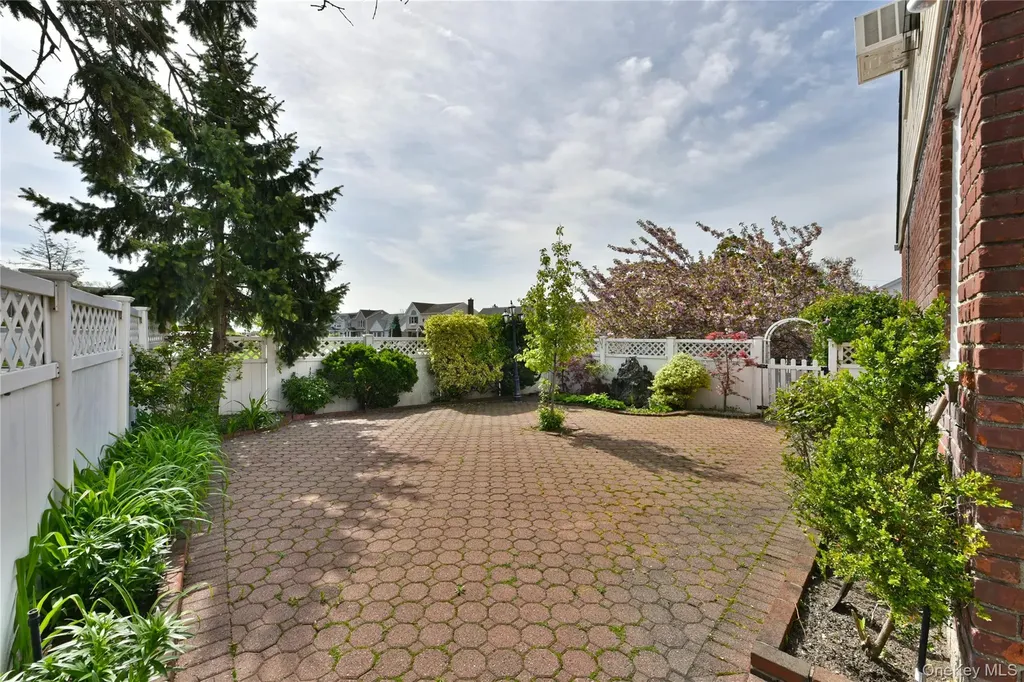916 Center Drive Franklin Square NY 11010