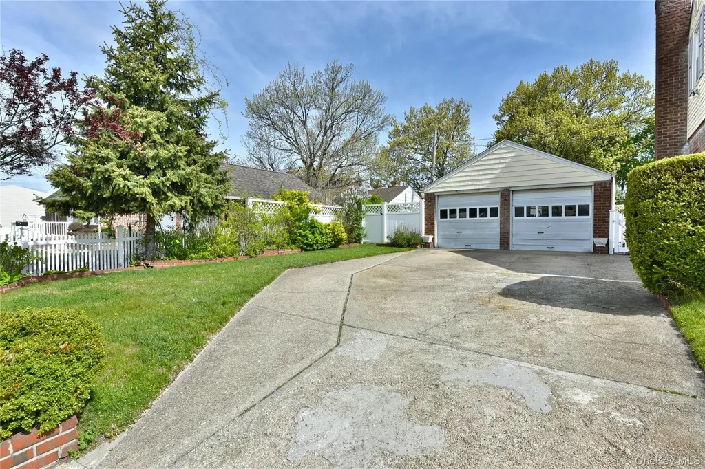 916 Center Drive Franklin Square NY 11010