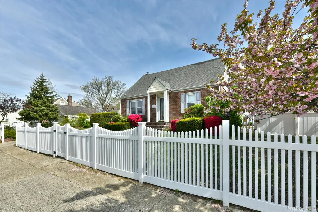 916 Center Drive Franklin Square NY 11010