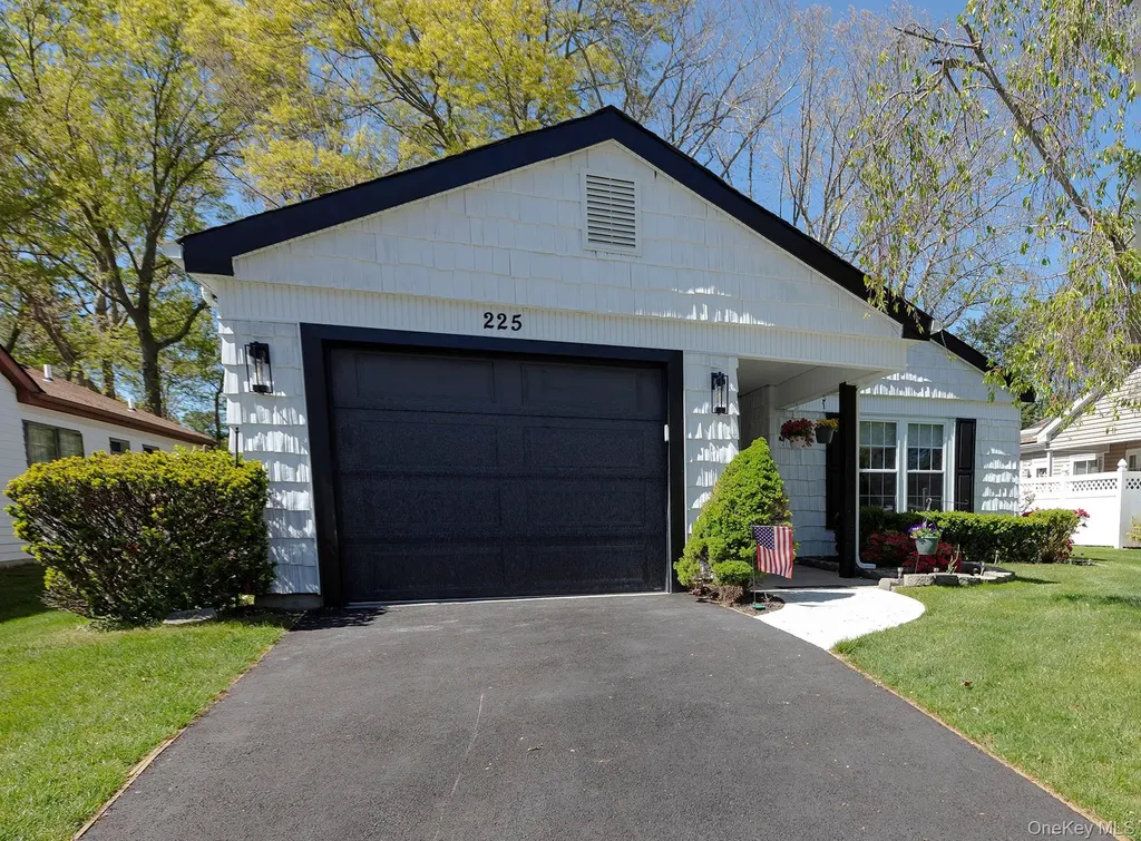 225 Kingston Drive Ridge NY 11961