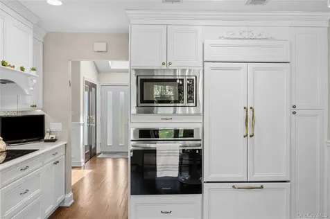 77 Lake Drive Manhasset Hills NY 11040