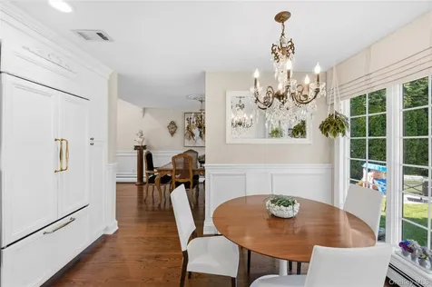 77 Lake Drive Manhasset Hills NY 11040