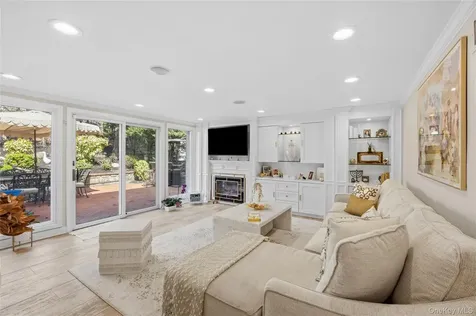 77 Lake Drive Manhasset Hills NY 11040