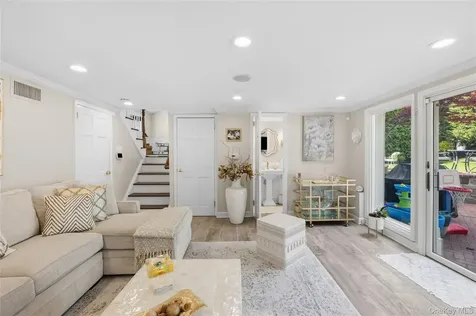 77 Lake Drive Manhasset Hills NY 11040