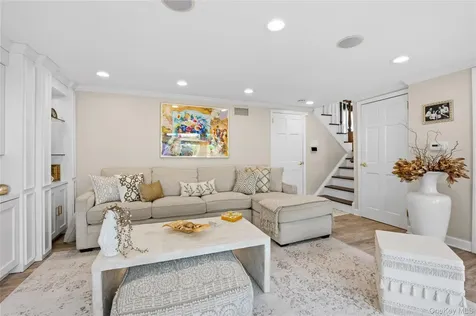 77 Lake Drive Manhasset Hills NY 11040