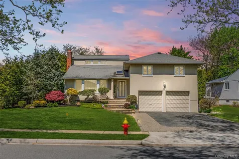 77 Lake Drive Manhasset Hills NY 11040