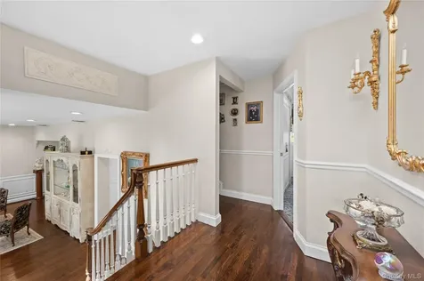 77 Lake Drive Manhasset Hills NY 11040